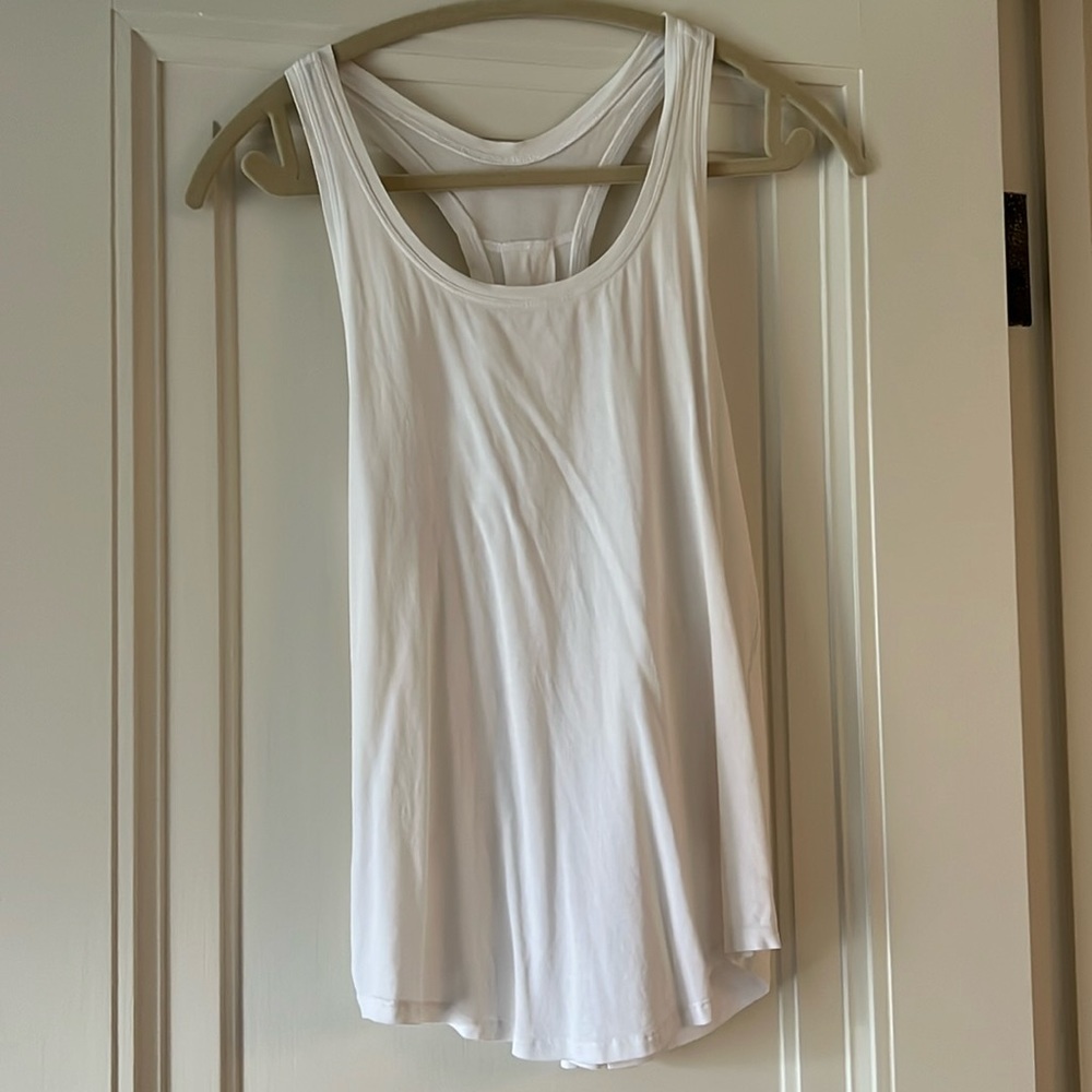White lululemon tank.